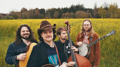 Bild: Lisa Schuhbeck
"Johnny & the Yoohahoos" treten im Innenhof der Amberger Stadtbibliothek auf..