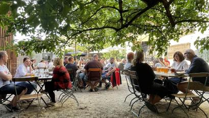 Archivbild: Lino Molter/exb
Der Biergarten der Brauerei Molter in Irchenrieth.