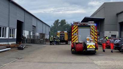 Bild: Feuerwehr Schwarzenfeld/exb
Mit Kohlendioxid ist es der Feuerwehr Schwarzenfeld gelungen, den Brand in der Absauganlage einer Metallbaufirma zu löschen, wodurch sich der Schaden in Grenzen hielt.