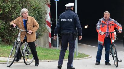 Bild: Hirsch
"Die Polizei, dein Freund und Helfer". Das Image der Ordnungshüter in der Öffentlichkeit hat sich verändert.