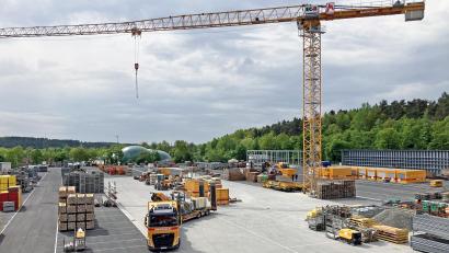 Archivbild: Bauunternehmung Markgraf/exb
Beim Bauunternehmen Markgraf laufen die Geschäfte stabil bis gut. Hier ein Bild vom Mai 2025 des neuen Kemnather Standorts.