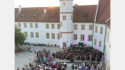 Archivbild: Jürgen Schleicher/exb
Klassik-Open-Air im Schlosshof Sulzbach-Rosenberg.