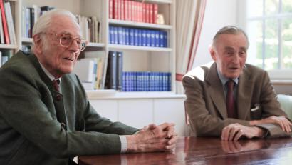 Bild: Maria Oberleitner
Herzog Franz von Bayern (links) und sein jüngerer Bruder Herzog Max in Bayern beim Gespräch mit Oberpfalz-Medien über ihre Erinnerung an die Zeit im KZ Flossenbürg.