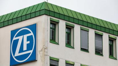 Archivbild: Wolfgang Steinbacher
Nicht nur die Fassade hat schon bessere Zeiten erlebt: Kurz vor einer wegweisenden Aufsichtsratssitzung des ZF-Konzerns sind die Sorgen um den Auerbacher Standort groß.