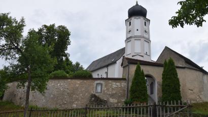 Bild: bö
Der Marktgemeinderat Hohenburg gab seine Zustimmung für die Sanierung der aus dem 13. Jahrhundert stammenden Friedhofsmauer von "St. Peter".