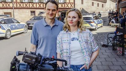 Bild: BR/Claussen+Putz Filmproduktion/Hendrik Heiden 
Fabian Hinrichs alias Hauptkommissar Felix Voss mit seiner neuen Kollegin Rosalie Thomass, die die Hauptkommissarin Emilia Rathgeber spielt.