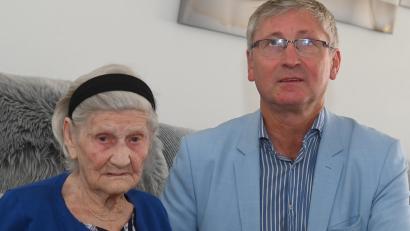 Bild: gf
Zum 95. Geburtstag von Elisabeth Reichel gratuliert Bürgermeister Franz Badura auch im Namen des Oberbürgermeisters und des gesamten Stadtrats.