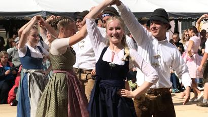 Bild: mma
Viel Freude hatten die Kirwappare beim Austanzen.