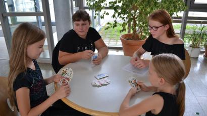 Archivbild: kki
Am 12. August stellt die Pirker Blaskapelle den Kindern bei einem Kartenspiel-Nachmittag traditionelle, aber auch neue Kartenspiele im Rahmen des Ferienprogramms vor.