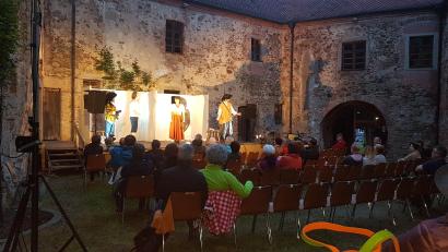 Archivbild: gi
Spielstätten für Theater gibt einige in der nördlichen Oberpfalz. Hier eine LTO-Aufführung 2021 im Schloss Burgtreswitz.