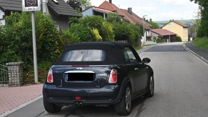 Bild: gf
Nur 17 Prozent der Anfang Juli über 24 Stunden in der Traßlberger Straße gemessenen Verkehrsteilnehmer hielten sich an die zulässige Höchstgeschwindigkeit von 30 km/h und wurden dafür, wie der von unserem Fotografen "geblitzte" Autofahrer an der Anzeigetafel, mit einem auffälligen Smiley belohnt.