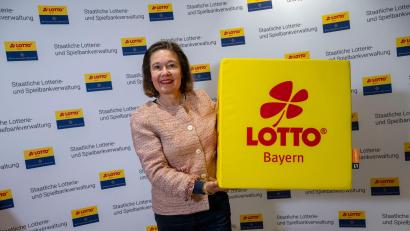 Bild: Peter Kneffel/dpa
Die Präsidentin der Staatlichen Lotterie- und Spielbankverwaltung, Carolin Kerschbaumer, stellte die Halbjahresbilanz in München vor.