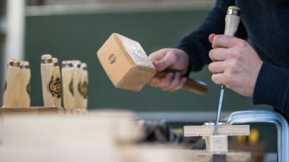 Symbolbild: Sebastian Gollnow/dpa
In den Oberpfälzer Handwerksbetrieben steigt der Optimismus.