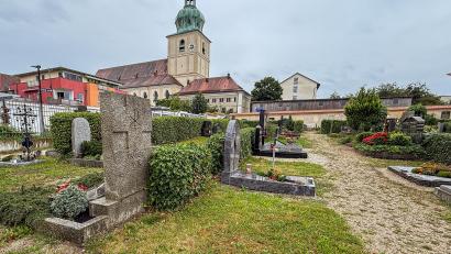 Bild: Stephan Huber
Ein Teil des Dreifaltigkeitsfriedhofs (Bild) und des Katharinenfriedhofs soll umstrukturiert werden. Damit einher geht die Auflösung von Gräbern. Das geht auf einen Beschluss des Stadtrats im Jahr 2011 zurück.