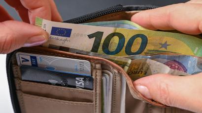 Symbolbild: Patrick Pleul/dpa
Mehr Geld in der Tasche: Im Vergleich zum Vorjahr sind die Löhne in der Oberpfalz gestiegen - stärker als die Inflation.