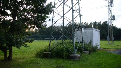 Bild: ak
Auf diesem gemeindeeigenen Grundstück auf der Frankenberger Höhe soll ein Stromspeicher samt Umspannwerk neben der 20- und 110-KV-Leitung entstehen.
