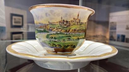 Bild: aub
Ein ganz besonderes Exponat: Eine Nabburg-Ansicht auf eine Tasse gemalt.