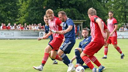 Archivbild: Gebert
Der TSV Waldershof (rot-weiße Trikots) ist am Wochenende in Bayreuth zu Gast.