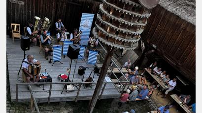 Bild: Dr. Tobias Hammerl/Freilandmuseum Oberpfalz/exb
Beim traditionellen Musikantenstammtisch Perschen wird zünftig aufgespielt.