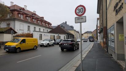 Archivbild: pz
Auf zwei Abschnitten der innerörtlichen B299 in Waldsassen sind demnächst halbseitige Sperrungen notwendig, dazu zählt auch ein Stück der Egerer Straße (Bild).