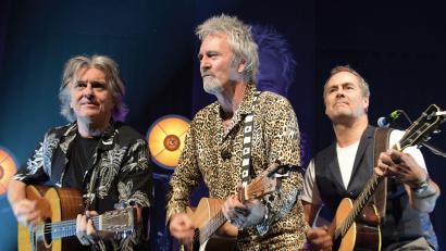 Bild: Frontm3n/Heiko Roith/exb
Pete Lincoln, Mick Wilson und Peter Howarth sind "Frontm3n". Bekannt wurden die drei unter anderem als Sänger der Hollies, 10cc, Sweet, Sailor oder Smokie.