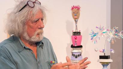 Bild: Petra Wels
Herbert Winkler in seiner Amberger Ausstellung.