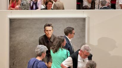 Bild: Petra Hartl
Gezeigt werden 79 Fotografien mit Porträts berühmter Persönlichkeiten, wie hier zum Beispiel Willem Dafoe.