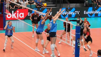 Bild: Mika Kylmäniemi/Lehtikuva/dpa
Das Weiterkommen haben die deutschen Volleyballerinnen weiter in der eigenen Hand.