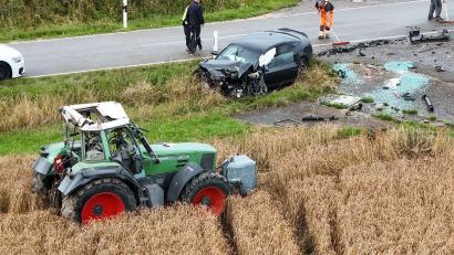 Bild: Philipp André/onw-images/dpa
Bei dem Überschlag wurde ein vierjähriger Junge aus dem Traktor geschleudert und schwer verletzt.