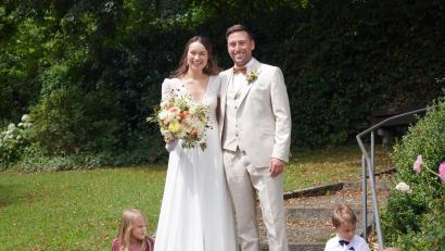 Bild: fvo
Franziska und Markus Duschinger gaben sich freudestrahlend das Jawort.