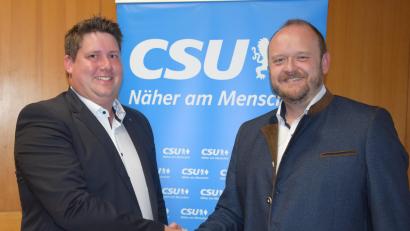 Bild: fz
Michael Hammer (links) tritt für die CSU bei der nächsten Kommunalwahl als Bürgermeister-Kandidat an. Landrat Andreas Meier gratulierte ihm zur Nominierung.