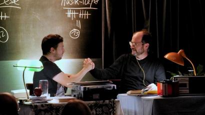 Bild: Cora Spalek (OVIGO Theater)
Florian Wein (links) und Markus Pleyer (rechts) bei einer der bisherigen Lesungen.