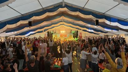 Bild: fpoz
Nach drei Tagen Heimatfest partymüde? Von wegen! Am Montag war die Stimmung beim Auftritt der Pirker Blechmusi nochmal am Kochen.