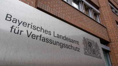 Bild: Peter Kneffel/dpa
Bayerns Innenminister Joachim Herrmann (CSU) hat die Informationen des Verfassungsschutzes aus dem ersten Halbjahr 2025 vorgestellt (Archivbild).