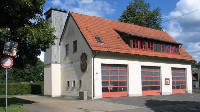 Bild: bkr
Die Gemeinde Immenreuth bietet das alte Feuerwehrgerätehaus zum Kauf an.