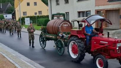 Bild: gz
Ein Eslarner Bierfass durfte nicht fehlen beim großen Festzug zum Heimatfest, das mit vielen Attraktionen weitergeht.