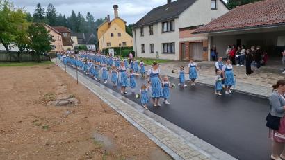 Bild: gz
Eine Augenweide waren die 115 Festmädchen, -damen und -burschen.