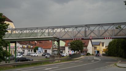 Bild: wel
Die Planungen für dem Ersatzneubau des Eisernen Stegs liegen vor. Nach Zusage der Fördermittel kann im nächsten Jahr mit der Baumaßnahme begonnen werden.