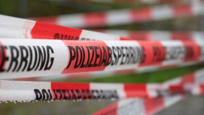 Symbolbild: Sebastian Kahnert
Unbekanntes Fahrzeug beschädigt Hausfassade am Marktplatz in Bärnau. Polizei sucht Zeugen.