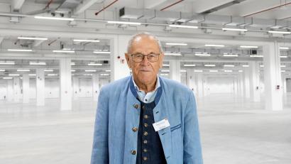 Bild: Gabi Schönberger
Walter Winkler im noch leeren Witron-Werk 2 Nord, kurz vor der Eröffnung. Nun gibt der Gründer und das Gesicht des Unternehmens, seine Anteile am Unternehmen ab.