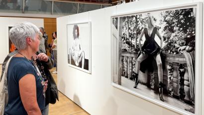 Bild: Petra Hartl
Bei der Ausstellung "#Shotbyadams" werden 79 Fotografien des Künstlers Bryan Adams gezeigt.