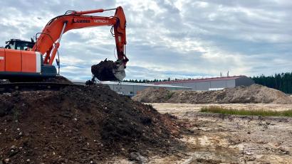 Bild: Gabi Schönberger
Die Arbeiten laufen: In dieser Woche haben die Bauarbeiten am geplanten Logistikzentrum in Wernberg-Köblitz begonnen.