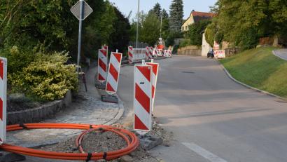 Bild: bnr
Derzeit werden in Guteneck die letzten Haushalte mit Glasfaser versorgt. Im nächsten Abschnitt ist die Ortschaft Oberkatzbach an de Reihe.