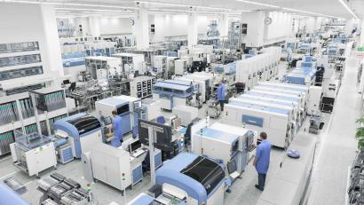 Archivbild: Siemens/exb
Das Elektronikwerk Amberg gilt als eine der besten digitalen Fabriken der Welt. Trotzdem werden hier 270 Stellen abgebaut.