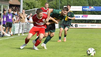Archivbild: Hubert Ziegler
Präsenz und Zweikampfstärke sind für die DJK Ammerthal auch gegen die SG Quelle Fürth gefordert.