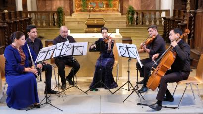 Bild: do
Festlich, heiter, wild hieß es beim Konzert in der Speinsharter Klosterkirche im Rahmen des 75. Festivals junger Künstler Bayreuth. Das junge turkmenische Kammerorchester bot ein besonderes Konzerterlebnis ohne programmatische Vorbehalte.
