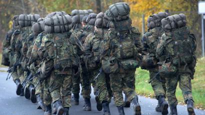 Symbolbild: Stefan Sauer/dpa
Durch das neue Truppenlager können mehr Soldaten der Bundeswehr in Grafenwöhr trainieren.