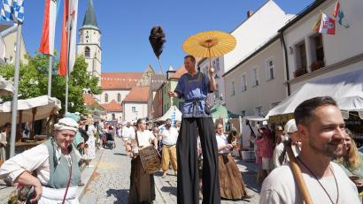 Bild: Sebastian Böhm
Um 11 Uhr am Samstag wurde der Markt mit einem großen Umzug eröffnet.
