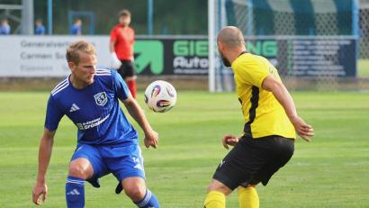 Bild: war
Noah Scheler (links) war am nächsten am Ausgleich in Dingolfing dran, sein Kopfball verfehlte das FC-Tor in der 78. Minute nur um ein paar Zentimeter.