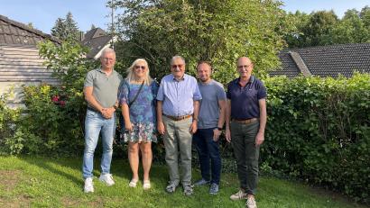 Bild: Monika Taubmann
Seit fast 60 Jahren ist Heinz Taubmann (Mitte) Mitglied der FDP. An seinem 80. Geburtstag erhielt er auch Glückwünsche von den FDP/FWS-Parteifreunden (von links) Alfred Pilhöfer, Sabine Neidl, Christian Weiß und Martin Pöllath.